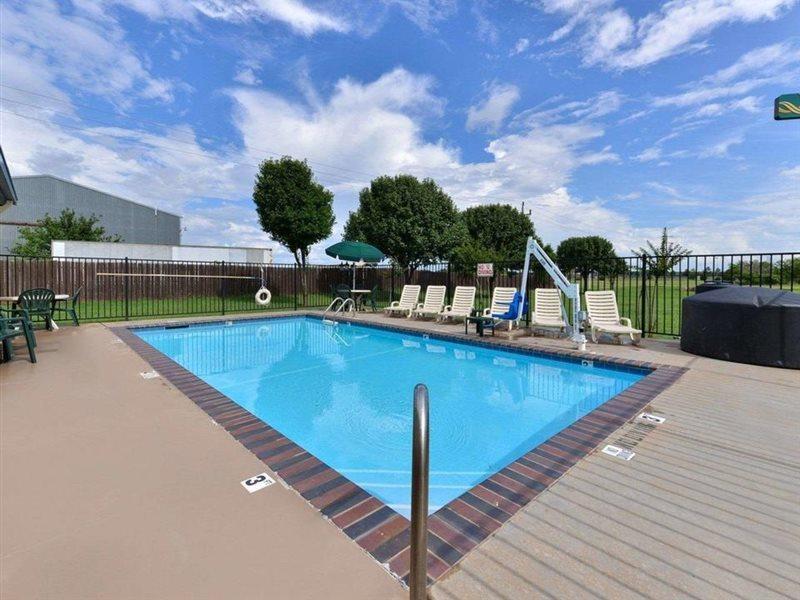Quality Inn & Suites Wichita Falls I-44 Buitenkant foto