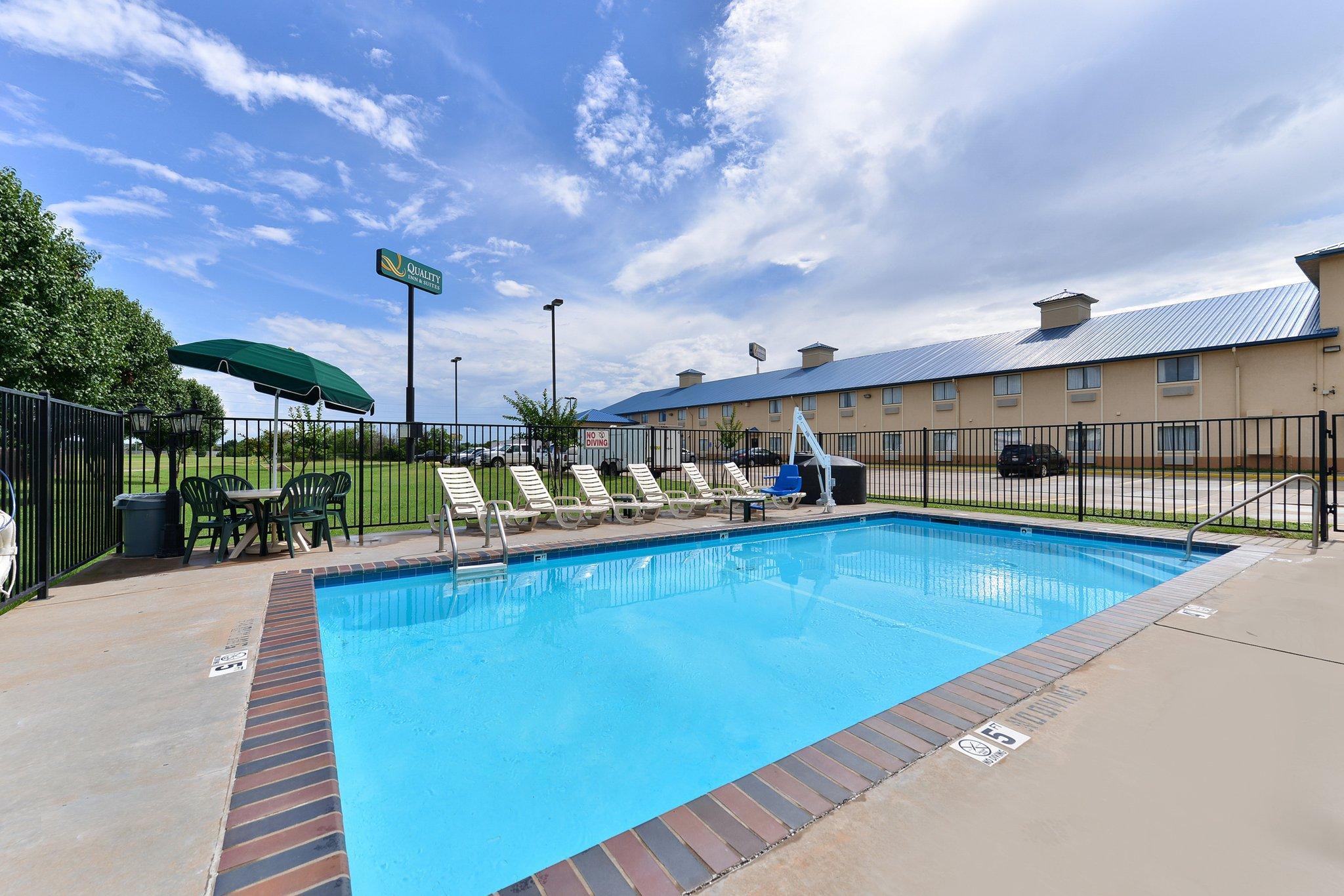 Quality Inn & Suites Wichita Falls I-44 Buitenkant foto
