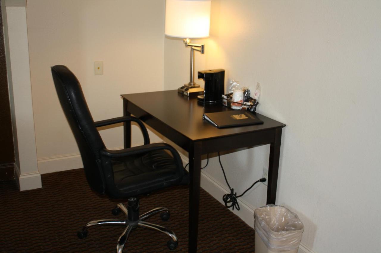 Quality Inn & Suites Wichita Falls I-44 Buitenkant foto