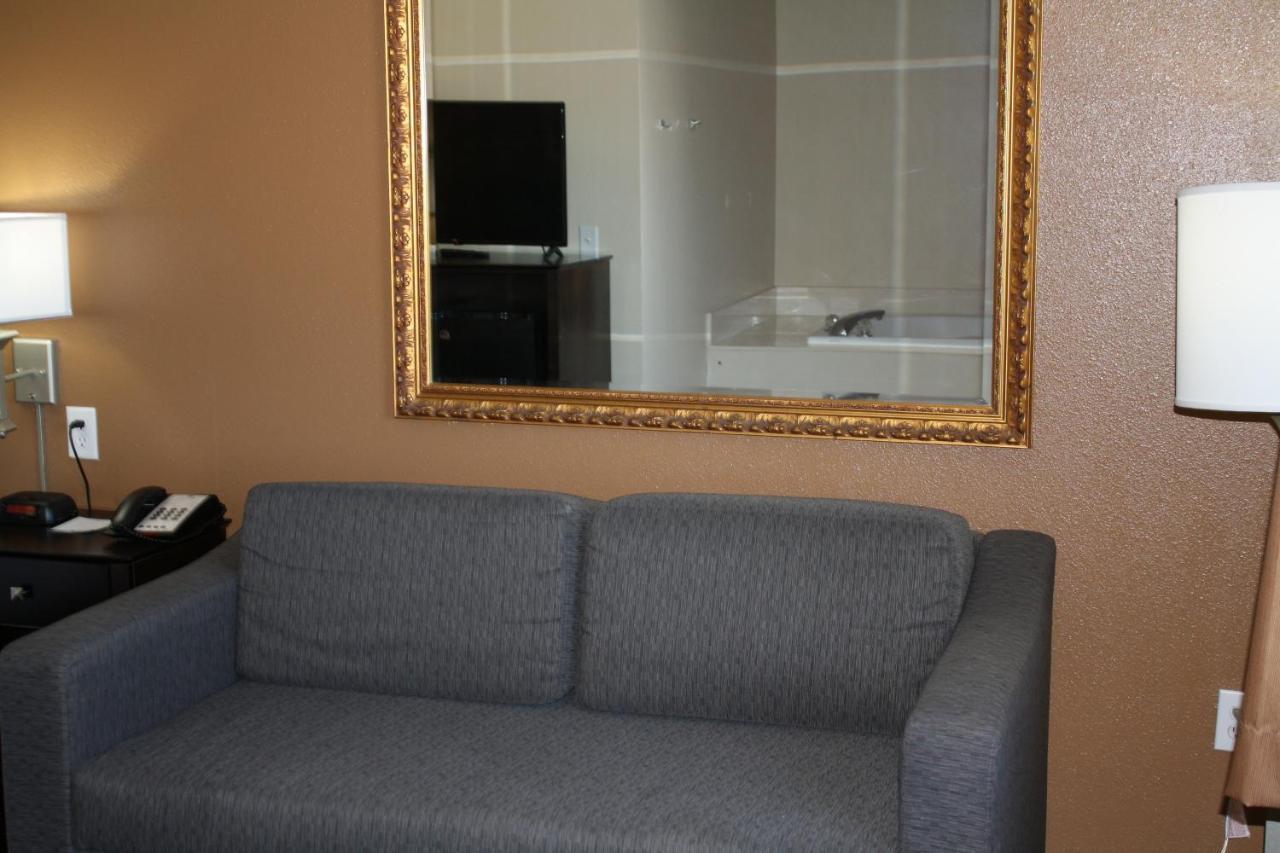 Quality Inn & Suites Wichita Falls I-44 Buitenkant foto