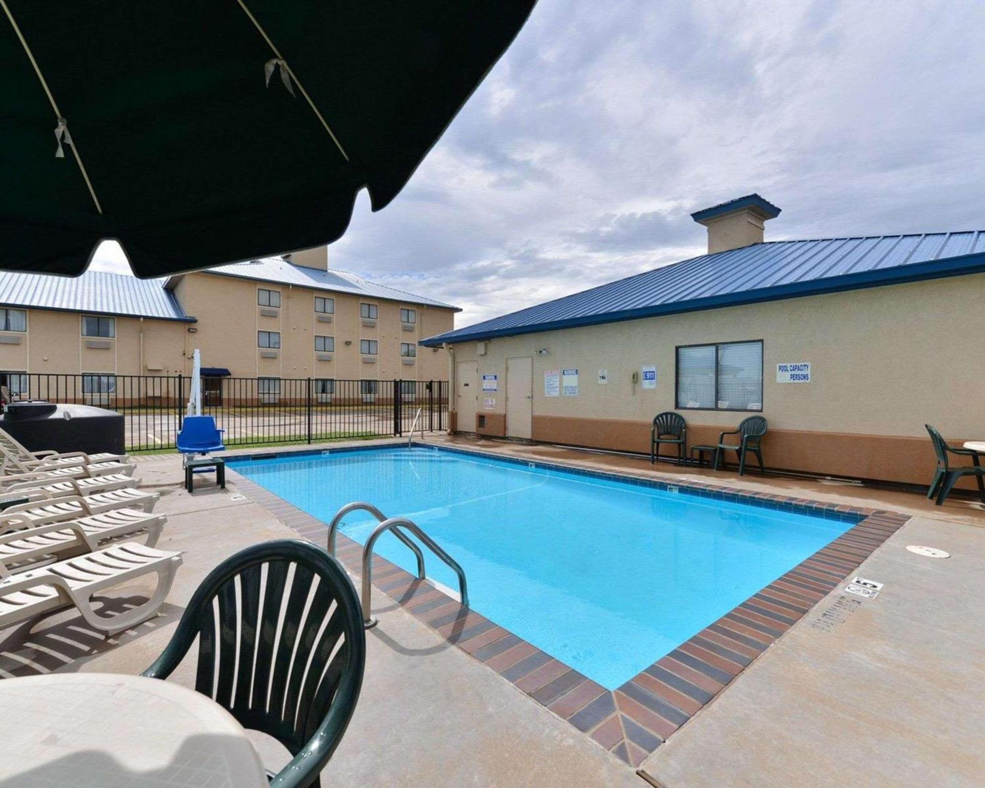 Quality Inn & Suites Wichita Falls I-44 Buitenkant foto