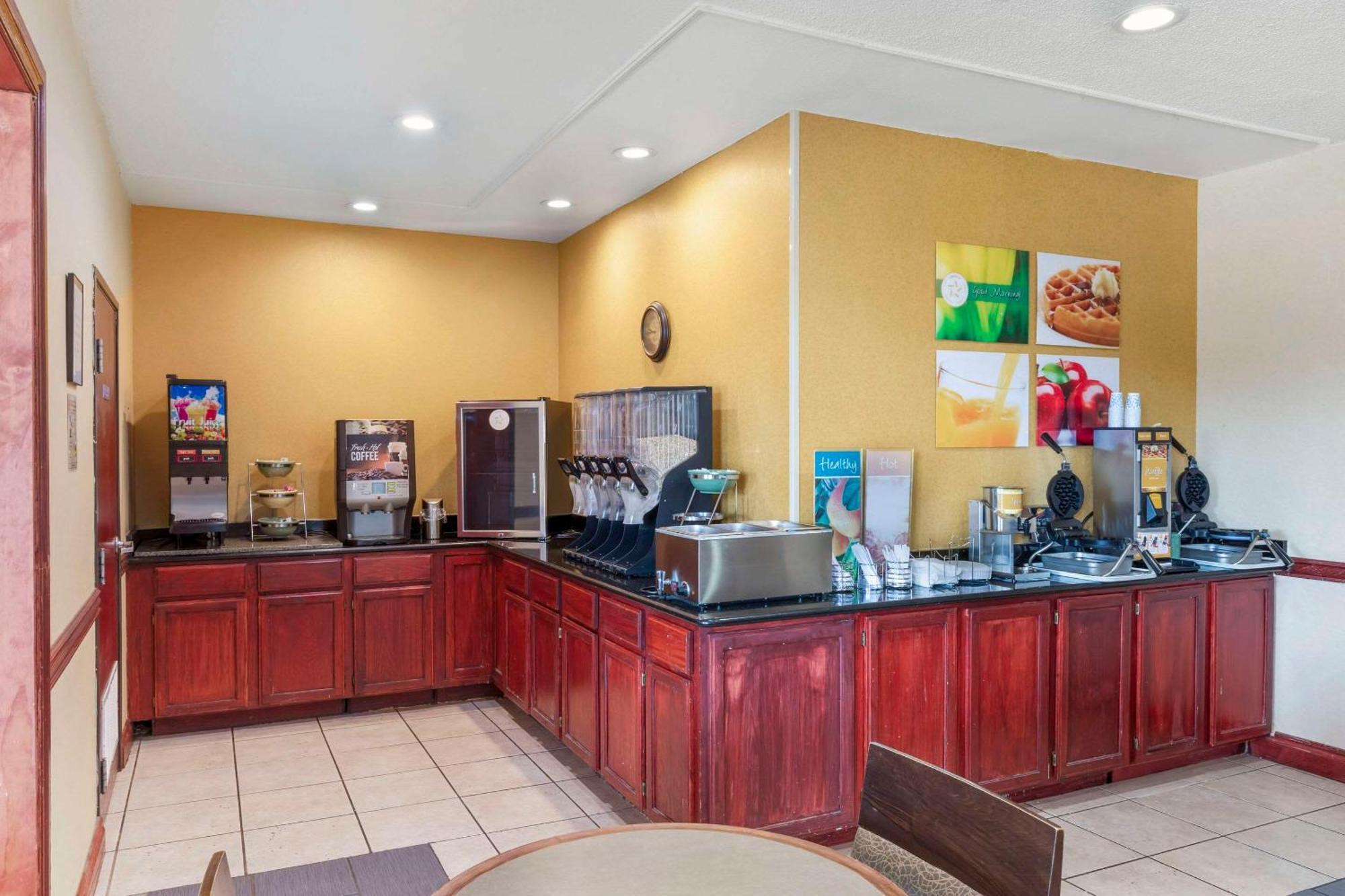 Quality Inn & Suites Wichita Falls I-44 Buitenkant foto