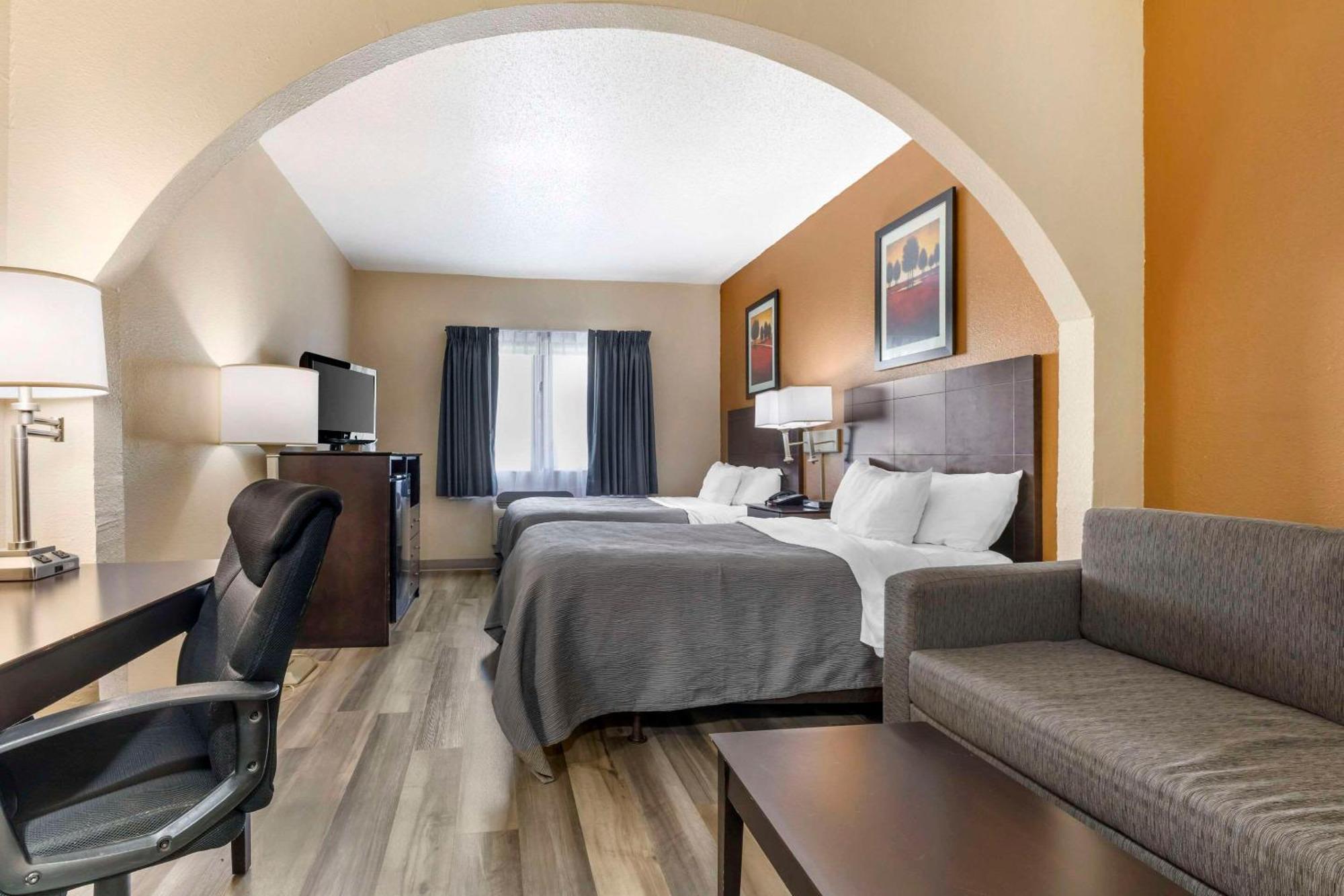 Quality Inn & Suites Wichita Falls I-44 Buitenkant foto