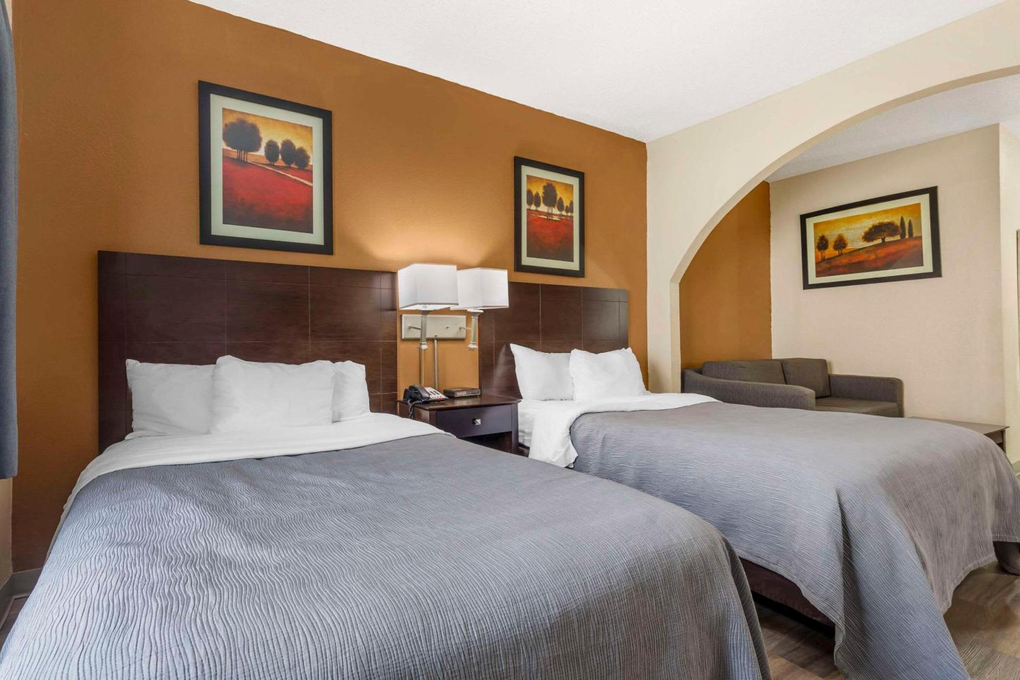 Quality Inn & Suites Wichita Falls I-44 Buitenkant foto