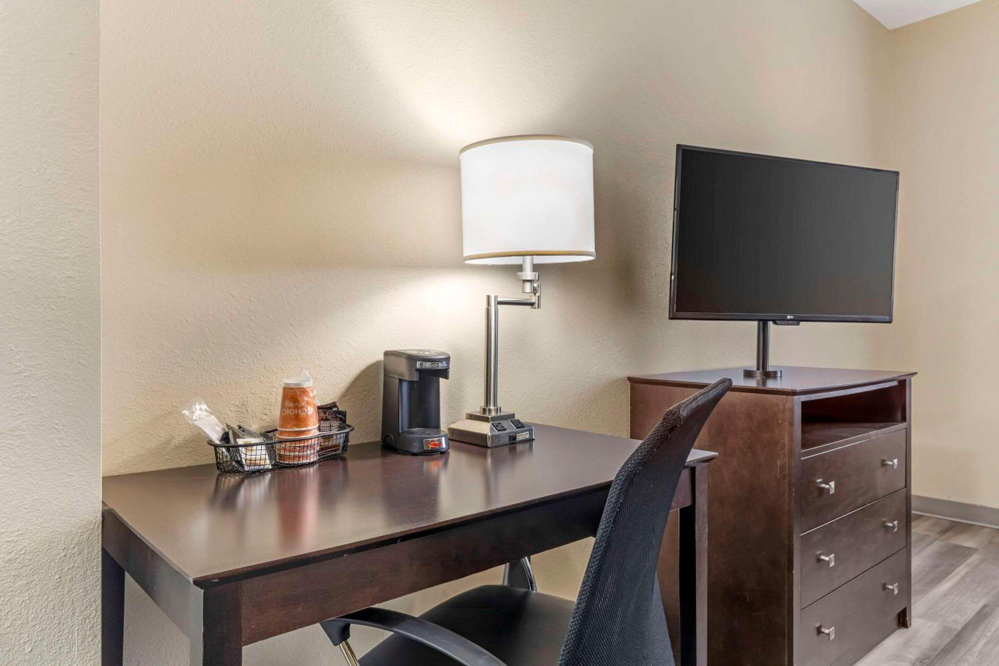 Quality Inn & Suites Wichita Falls I-44 Buitenkant foto