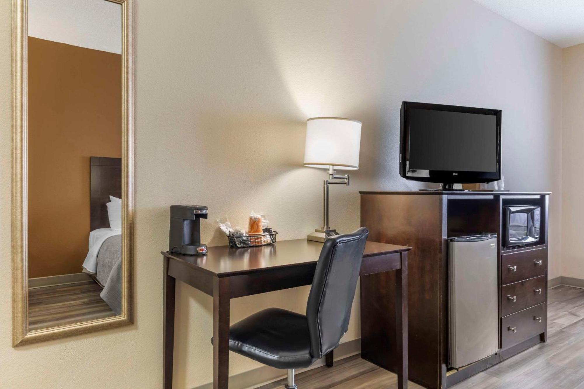 Quality Inn & Suites Wichita Falls I-44 Buitenkant foto
