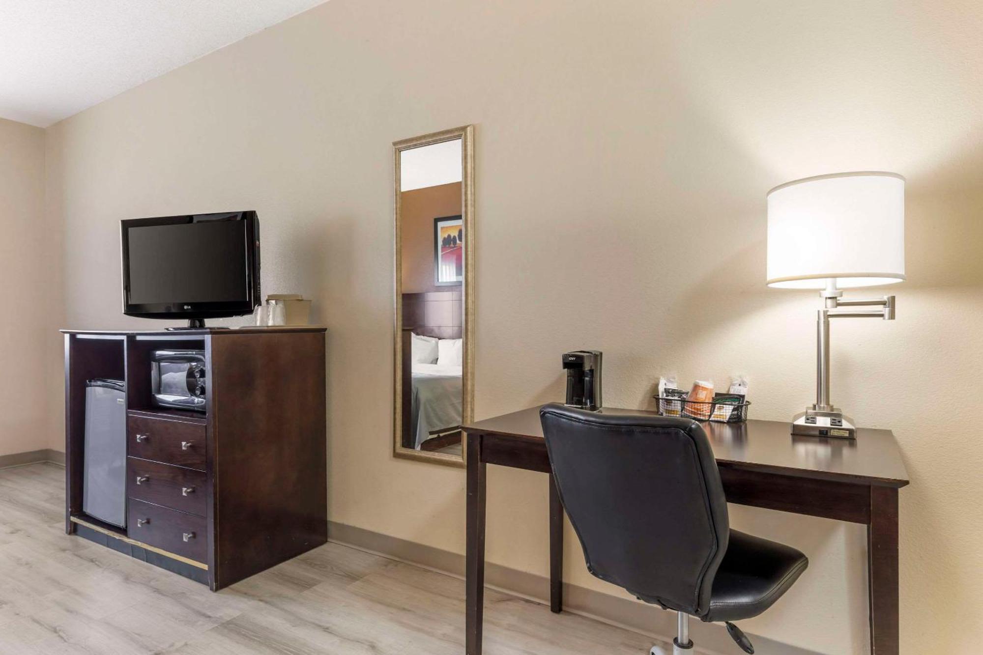 Quality Inn & Suites Wichita Falls I-44 Buitenkant foto