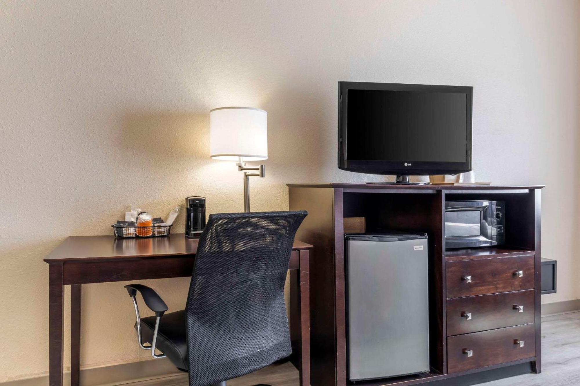 Quality Inn & Suites Wichita Falls I-44 Buitenkant foto