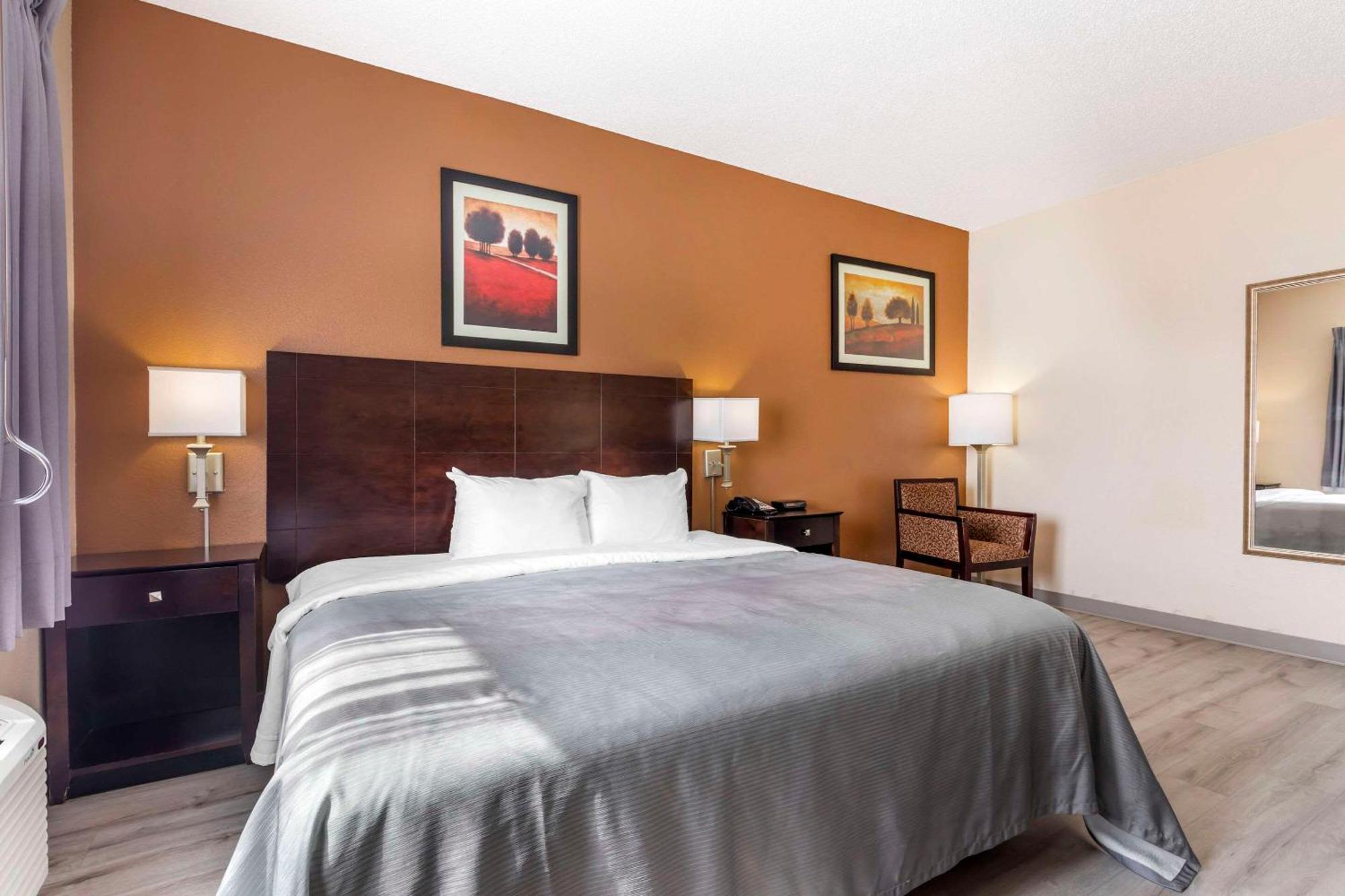 Quality Inn & Suites Wichita Falls I-44 Buitenkant foto