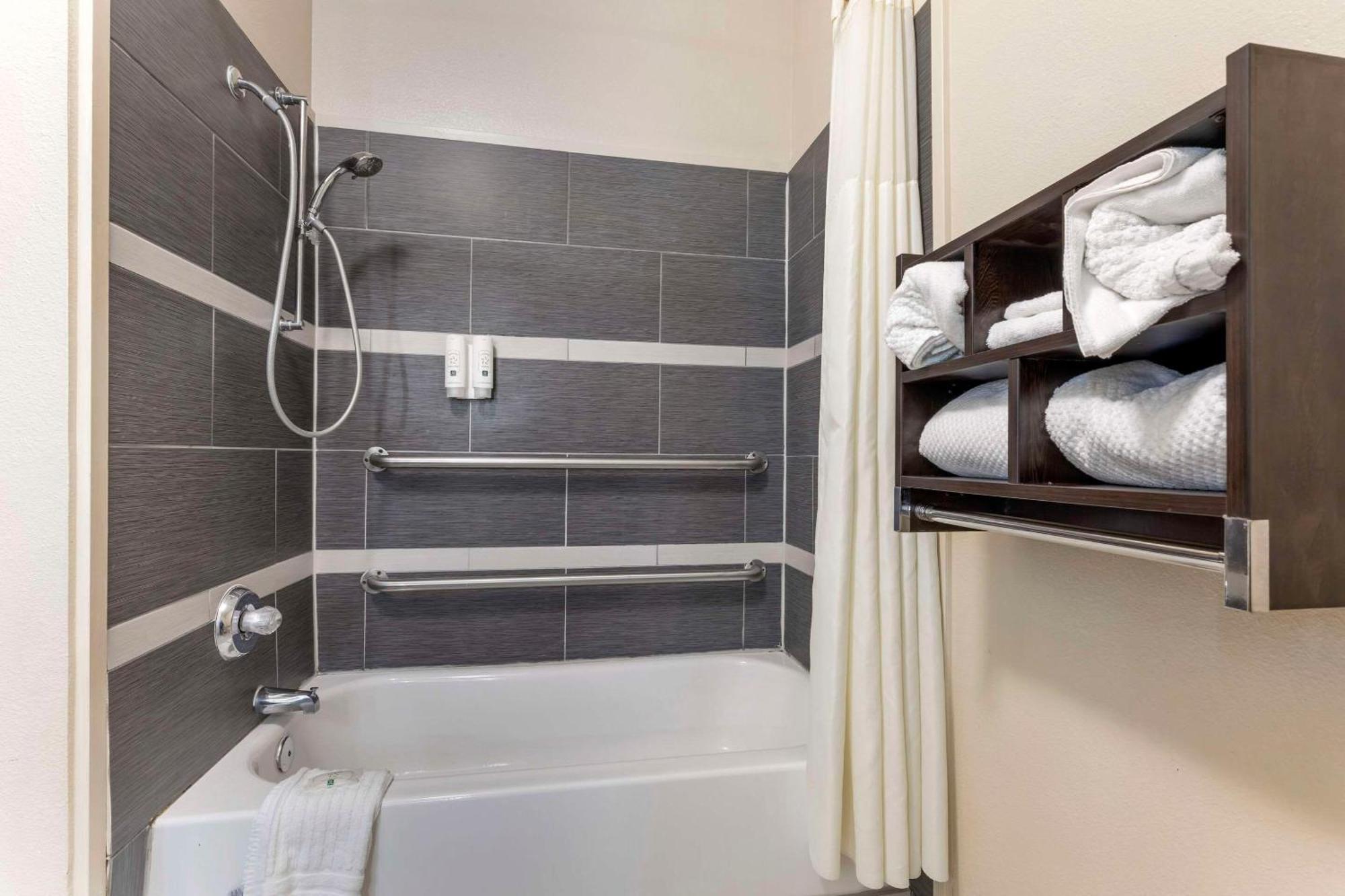 Quality Inn & Suites Wichita Falls I-44 Buitenkant foto