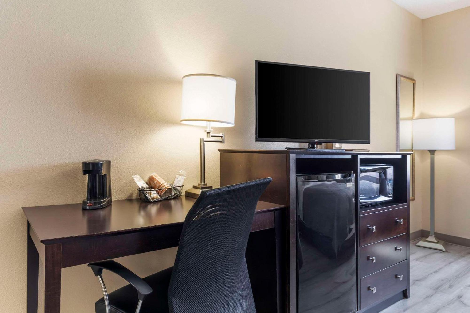 Quality Inn & Suites Wichita Falls I-44 Buitenkant foto