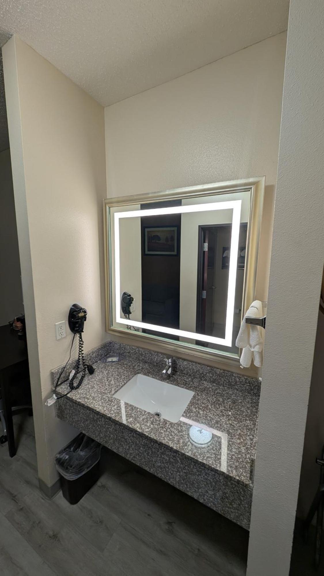 Quality Inn & Suites Wichita Falls I-44 Buitenkant foto